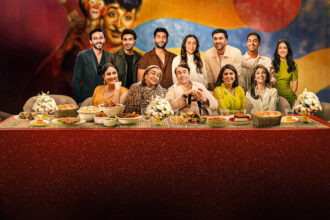 카푸르 가족과 점심 식사를